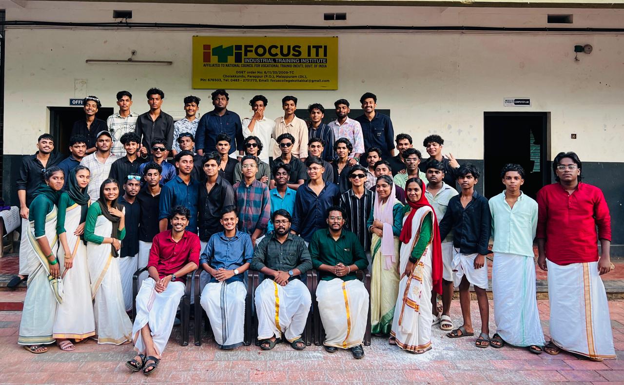 ITE Kottakkal students group photo in traditional dress