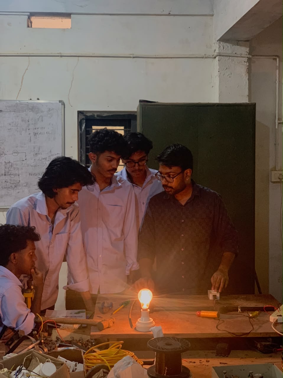 Students learning together at ITE Kottakkal